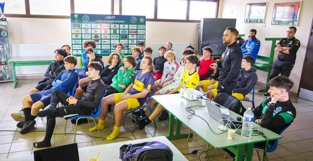 photo  avant les 32es de finale, joshua daume et ses joueurs se sont retrouvé pour une séance vidéo, avant l’entraînement classique.  &copy;  dominique breugnot photographer 