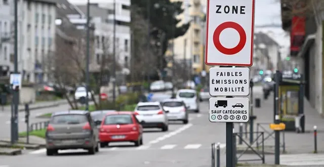 photo  à rennes (ille-et-vilaine), un panneau d’entrée dans une zone à faibles émissions.  &copy;  thomas brégardis / ouest-france 