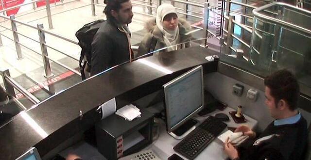 photo  hayat boumeddienne, en compagnie d’un des frères belhoucine, à l’aéroport d’istanbul, en turquie, début janvier 2015.  ©  epa 