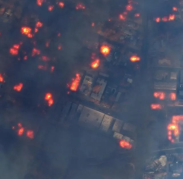 photo cette image satellite infrarouge en couleur prise et diffusée par maxar technologies le 8 janvier 2025 montre des maisons et des bâtiments en feu sur east altadena drive lors de l’incendie d’eaton à altadena, en californie.  ©  satellite image ©2025 maxar technologies /afp