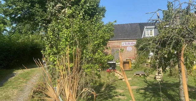 photo  le café associatif blablabar à la chapelle-d’andaine (orne).  &copy;  ouest-france 