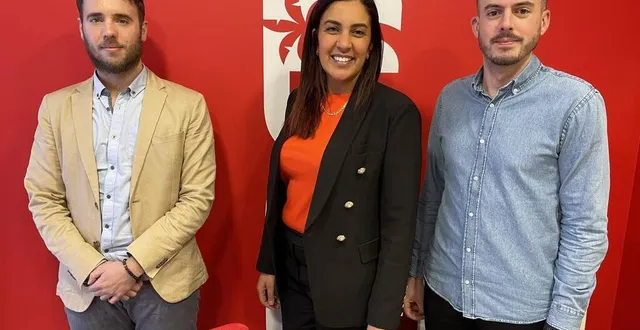 photo  davy pestel, agent de voyages, sarra, commerciale référente à paris, venue spécialement pour la journée d’inauguration et thomas thiriot, responsable de l’antenne sarthoise.  &copy;  ouest-france 