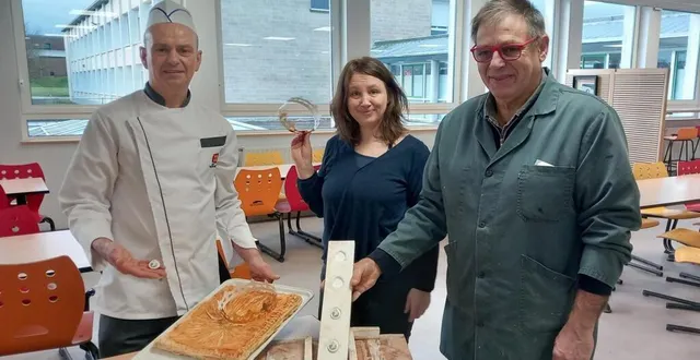 photo  de gauche à droite, pierre-marie deuzet, chef cuisinier, vanessa hébert, chargée de communication au campus et thierry foulon, céramiste.  &copy;  ouest-france 