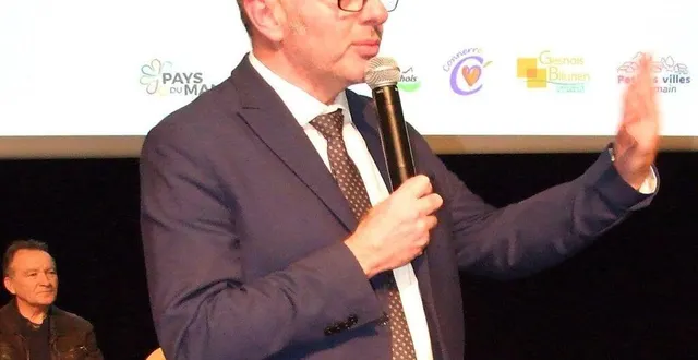 photo  le maire, arnaud mongella, lors de ses vœux 2025.  &copy;  ouest-france 