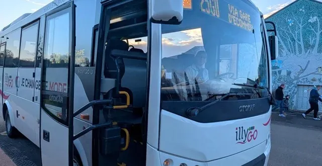 photo  la navette illygo marque un arrêt à la salle des fêtes.  &copy;  ouest-france 