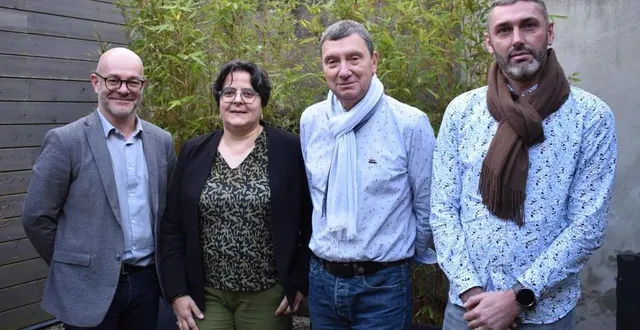 photo  didier salmon, 3e en partant de la gauche, a troqué son traditionnel costume et nœud papillon pour des vêtements plus décontractés de jeune retraité. à ses côtés, le nouveau trio à la tête de l’entreprise : philippe picouleau, brigitte aubert et matthieu le guennec.  &copy;  ouest-france 