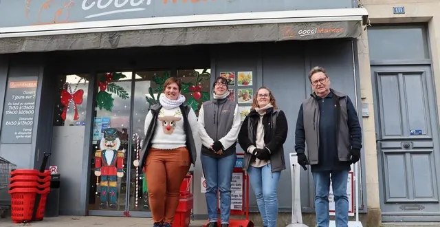 photo  vanessa andré (à gauche) et ses salariés pauline, aurélie et christophe ne ferment que trois jours dans l’année la supérette de la place andré-liébault de brûlon.  &copy;  ouest-france 