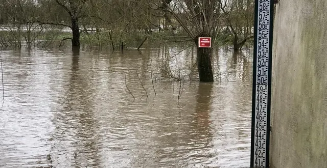 photo  les cours d’eau des basses vallées angevines débordent. comme ici à cheffes-sur-sarthe.  &copy;  photo co - chloé bossard 