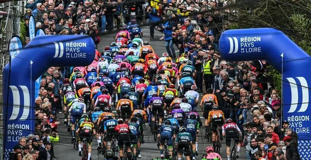 photo  les coureurs du peloton 2025 du région pays de la loire tour ne couperont pas au passage dans la côte de gazonfier.  &copy;  archives le maine libre - denis lambert 