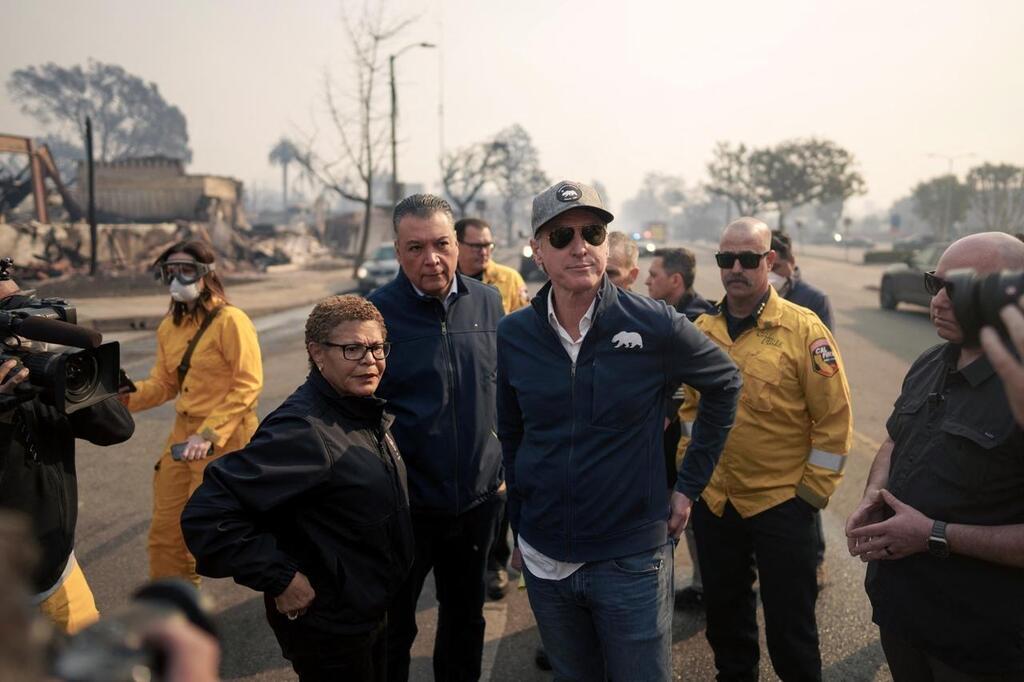 Incendies à Los Angeles la maire démocrate Karen Bass essuie de vives