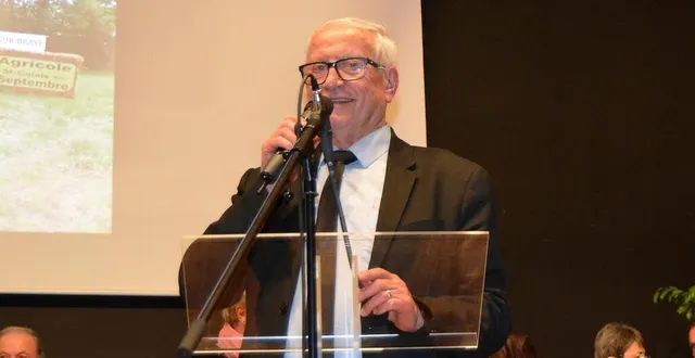 photo  jacques lacoche, lors de la cérémonie des vœux.  &copy;  ouest-france 