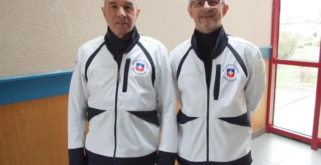 photo  didier dreux le président (à droite) et un des secouristes.  &copy;  ouest-france 