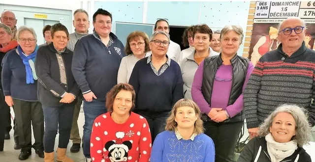 photo  l’association gestionnaire du centre val’rhonne, ici accompagnée des professionnelles, a présenté son bilan annuel.  &copy;  le maine libre 