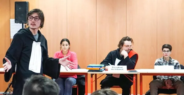 photo  une troupe de théâtre conventionnée par la drac pays de la loire, le département de la sarthe et la ville du mans s’attaque au thème du harcèlement scolaire.  &copy;  groupe déjà. 