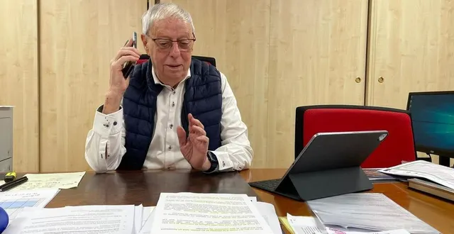 photo  l’entrepreneur claude hervé, dans son bureau au leclerc des fontenelles vendredi 10 janvier 2025, a choisi un complexe de padel pour occuper un terrain qui lui appartient à saint-pavace.  &copy;  le maine libre 