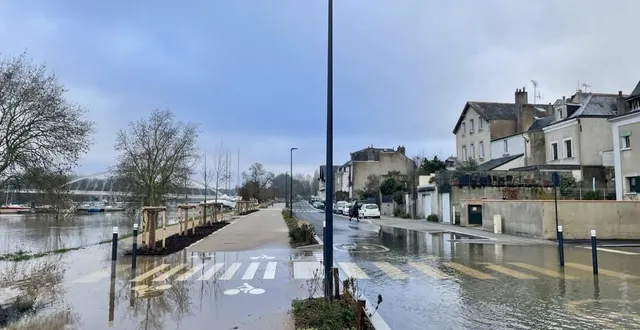 photo  angers, 12 janvier 2024. l’eau s’est infiltrée dans la matinée sur la promenade de reculée à hauteur de la rue de montéclair.  &copy;  co - anthony pasco 