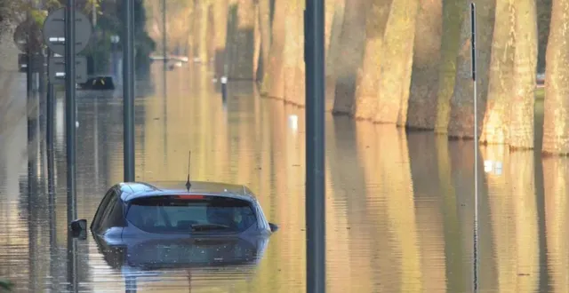 photo  la rue haute-de-reculée à angers, complètement inondée.  &copy;  ouest-france 