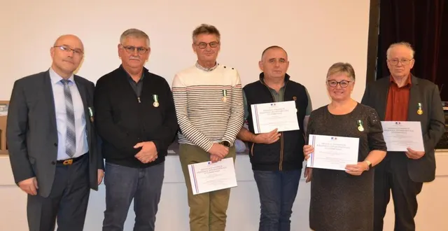 photo  les médaillés ont été longuement applaudis.  &copy;  le maine libre 