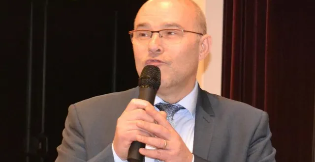 photo  le maire de villaines laurent hubert s’interroge sur les futurs travaux et les subventions dont ils pourraient bénéficier.  &copy;  le maine libre 