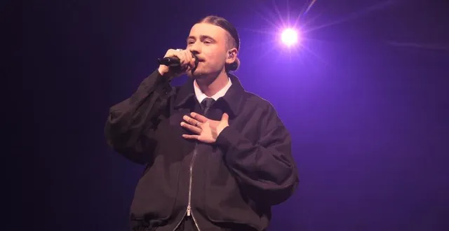 photo  pour la deuxième date de sa première tournée en solo, pierre garnier a fait le show au forum devant 2 500 personnes.  &copy;  le maine libre 