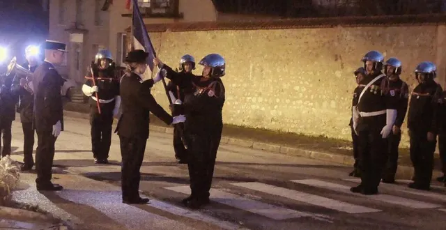 photo  la cérémonie de passation de commandement s’est déroulée en présence d’anne lamaire, directrice départementale du sdis.  &copy;  ouest-france 
