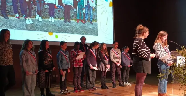 photo  les jeunes élus lors de la cérémonie des vœux, vendredi.  &copy;  ouest-france 
