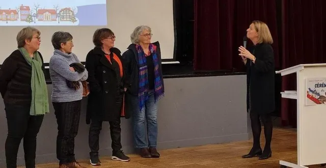 photo  quatre agentes recenseuses : annie hatry, claudette boussion, cécile lehoux, et sylviane gouhier.  &copy;  ouest-france 