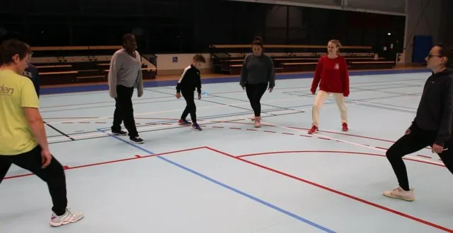 photo  au gymnase, manon gallienne, (à droite), dans une séance d’éducation sportive.  &copy;  ouest-france 