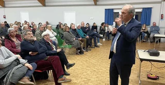 photo  le maire de bazouges-cré-sur-loir gwénaël de sagazan, le vendredi 10 janvier 2025 lors de la cérémonie des vœux.  &copy;  le maine libre 