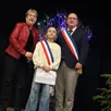 photo christiane fumalle, première adjointe, et jean-françois zalesny, entourent léa noury, maire du conseil municipal jeune, à l’occasion de la cérémonie des vœux à précigné, samedi 4 janvier 2025.