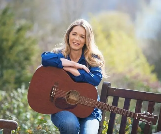 photo hélène rollès, la star « d’ hélène et les garçons », sera en concert et en dédicaces samedi 18 j anvier au mans.  ©  archives ouest-france