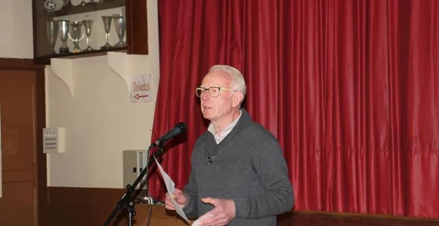 photo  gérard burel, le maire, lors de la présentation de ses vœux.  &copy;  ouest-france 