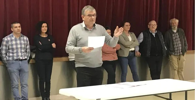 photo  guy fourmy, maire, présente ses vœux à son auditoire et aux challois.  &copy;  ouest-france 