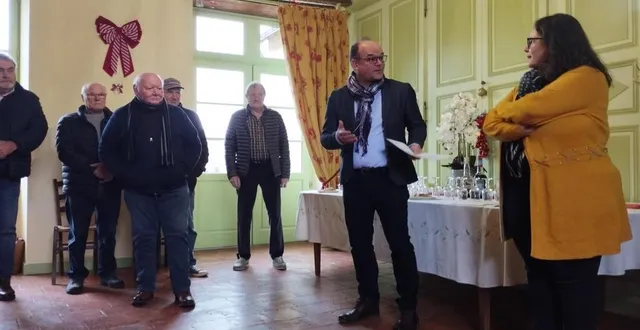 photo  le maire d’épineu-le-chevreuil et son conseil municipal ont présenté leurs vœux samedi.  &copy;  le maine libre 