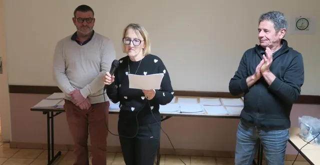 photo  nicole foucault, maire, avec ses adjoints, gaëtan lebourdais et gino rossi, lors des vœux, vendredi 10 janvier 2025.  &copy;  ouest-france 