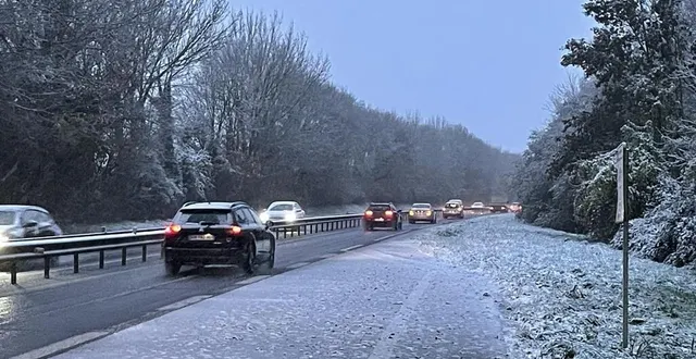photo  la chaussée est glissante dans tout le département de l’orne, ce mercredi 15 janvier 2025.  &copy;  ouest-france 
