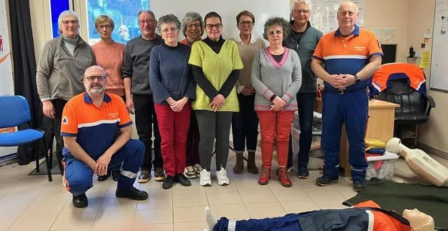 photo  cédric drouet-bourdassol et marc beauladon ont encadré les neuf stagiaires lors de cette formation aux gestes qui sauvent, ce samedi 11 janvier 2025, en début d’après midi.  &copy;  le maine libre 