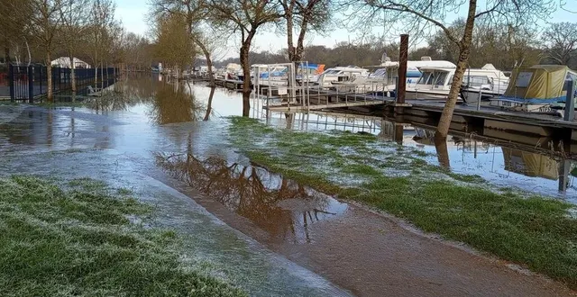 photo  ces derniers jours, l’eau est montée jusqu’au chemin de halage au port de pruillé.  &copy;  co 