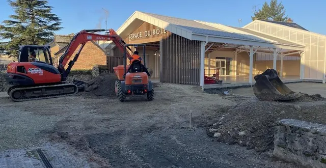 photo  les travaux d’aménagements extérieurs de l’espace du rôle à solesmes ont débuté et devraient durer deux mois.  &copy;  ouest-france 