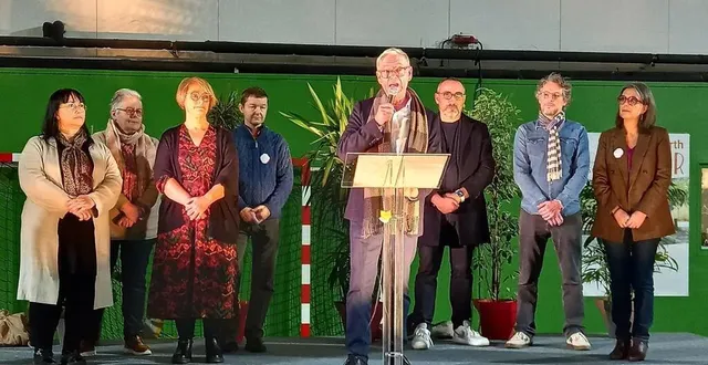 photo  jeudi 9 janvier, le maire de saint-barthélemy-d’anjou (maine-et-loire), dominique bréjeon, entouré de ses adjoints, a prononcé ses vœux dans la grande salle de la gemmetrie, devant plus de 400 administrés.  &copy;  ouest-france 