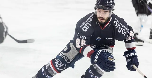 photo  jonathan charbonneau, l’un des attaquants des ducs d’angers.  &copy;  photo co - régine lemarchand 