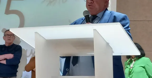 photo  le maire de spay jean-yves avignon a présenté ses vœux vendredi dernier.  &copy;  le maine libre 