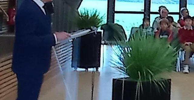 photo  nombreux furent les habitants à venir partager les vœux du maire et son équipe, qui saluent l’engagement du conseil municipal des jeunes.  &copy;  ouest-france 