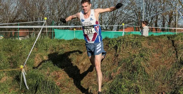 photo  échiré, dimanche. lors des championnats départementaux de cross, steve millasseau s’est contenté de ses gants.  &copy;  co – jordan magneron 