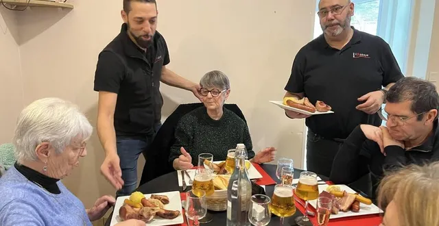 photo  david et christophe smith ont imaginé un menu à 8 € qui fait le bonheur de jacqueline et colette, des habituées.  &copy;  ouest-france. 