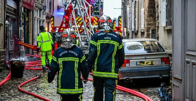 photo  les sapeurs-pompiers de la sarthe sont notamment intervenus dans le vieux-mans le samedi 11 janvier 2025.  &copy;  photo le maine libre - yvon loué 