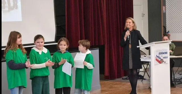 photo  lors de la cérémonie des vœux aux habitants, la maire, véronique cantin, a laissé un temps de parole à des représentants du conseil municipal des jeunes.  &copy;  ouest-france 
