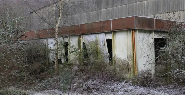 photo  l’usine du platfond de sainte-honorine-la-chardonne (orne) doit être désamiantée.  &copy;  archives ouest-france 