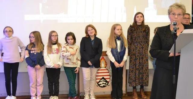 photo  carole roger a félicité le conseil municipal jeunes pour son implication.  &copy;  le maine libre 