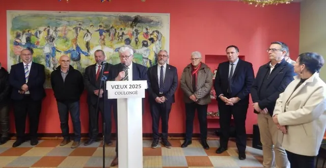 photo  c’est en présence de nombreuses personnes et d’élus qu’yves le bouffant a prononcé son discours.  &copy;  le maine libre 